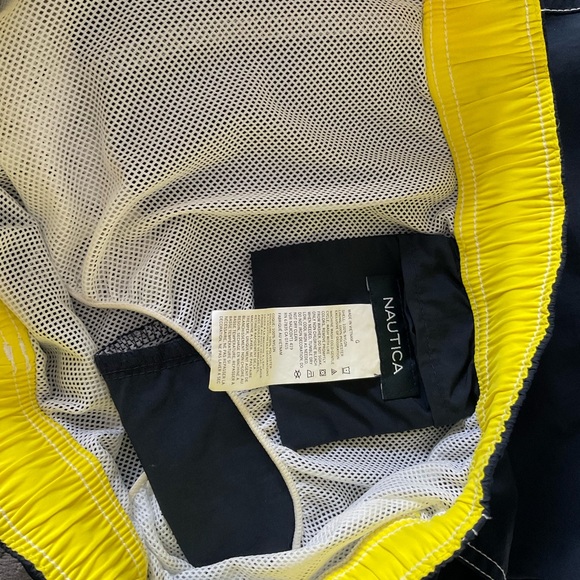 Nautica swim shorts - size large - Picture 4 of 4